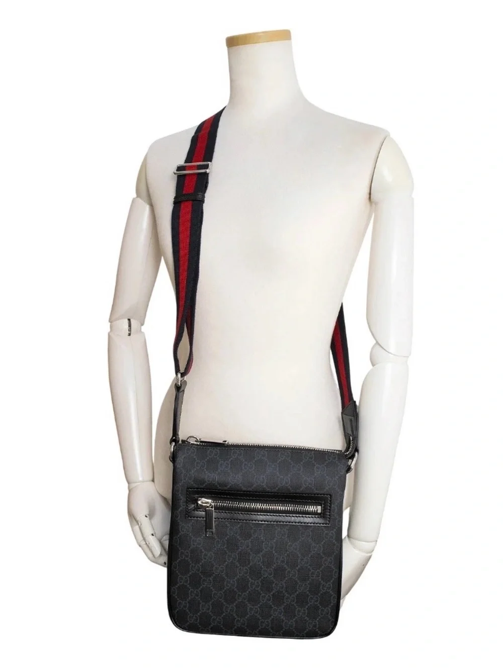 Men’s Gucci Crossbody Like new condition